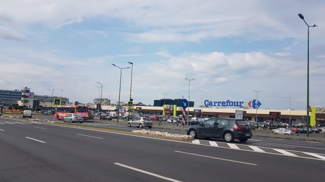 Automarkettialueella